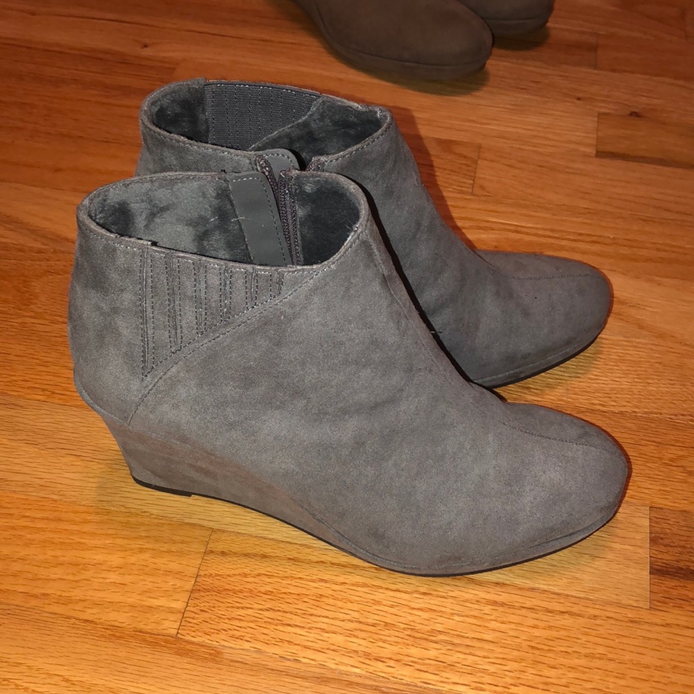 Gray wedge booties